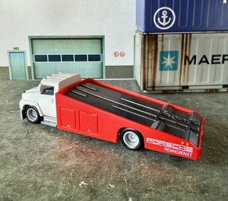 Hot Wheels Carry On 2024 PORSCHE