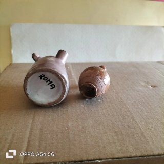 W e V 42. Anfore souvenir terracotta anni 80.