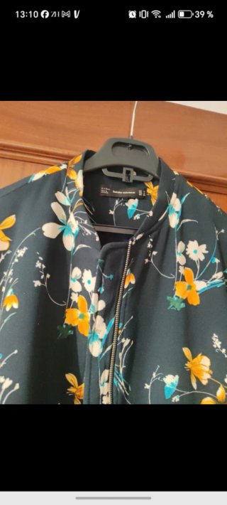 Bomber Zara floral negra multicolor