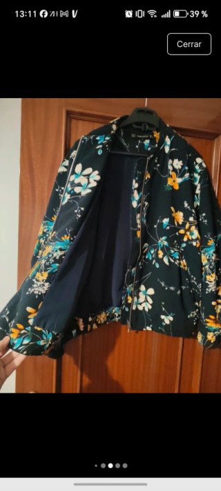 Bomber Zara floral negra multicolor