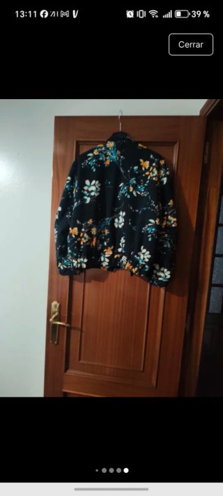 Bomber Zara floral negra multicolor
