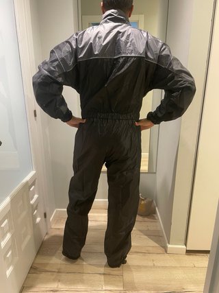 Traje de moto para agua L nuevo