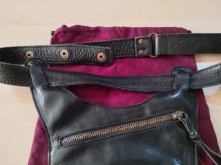 Riñonera Cuero Platadepalo Unisex Negra