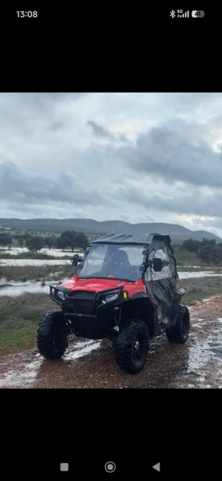Polaris RZR 800 Rojo