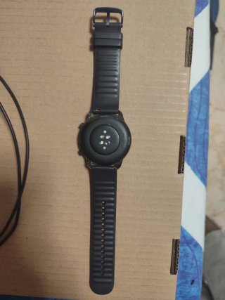 Amazfit GTR 2 con cargador y carcasas