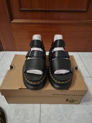 Sandalias Dr. Martens Negras Plataforma
