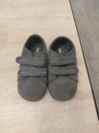 Bambas para niño/niña de ZARA talla 25.