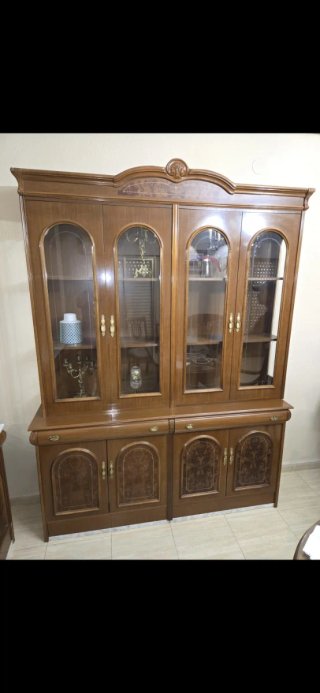 Vitrina de madera clásica