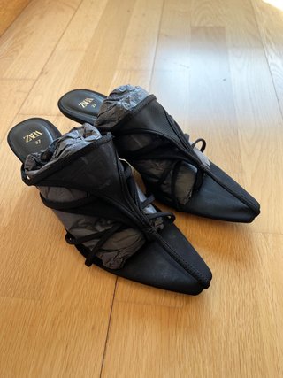 Mules de Zara con tacón, de malla, talla 37