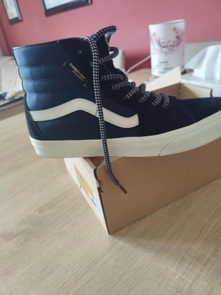 Zapatillas Vans altas negras y blancas sin usar