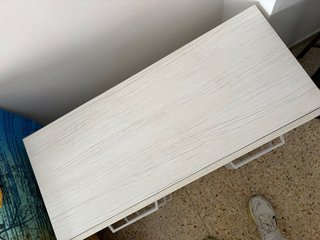 Cajonera de madera blanca y marrón