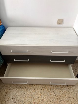 Cajonera de madera blanca y marrón