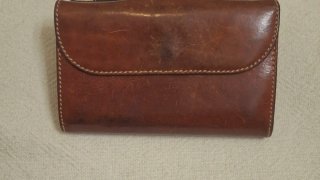 Cartera de piel marrón