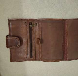 Cartera de piel marrón