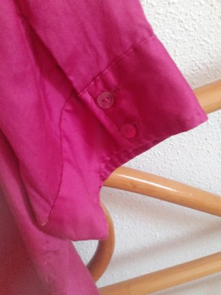 Vestido camisero rosa con volantes