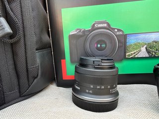 Canon EOS R50 + RF-S 18-45 + RF 75-300 + Pack