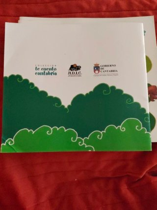 Con un cachu de madera - Valva y Nel en el Pas