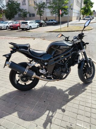 Hyosung gt 650 i. año 2015.