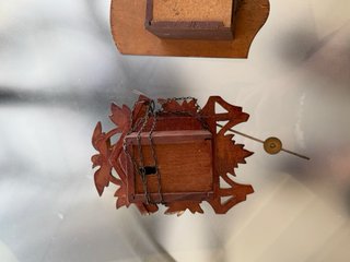 2 Relojes de cuco de madera