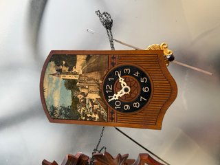 2 Relojes de cuco de madera