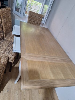 Mesa de comedor con 4 sillas de ratán