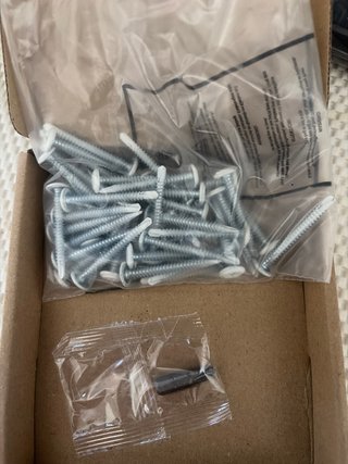 Tornillos y broca para taladro