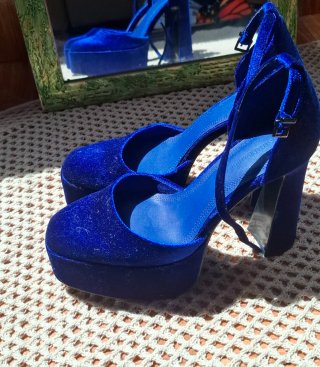 Tacones Azules de Terciopelo