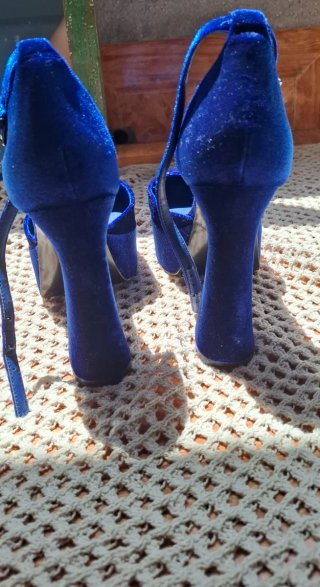 Tacones Azules de Terciopelo