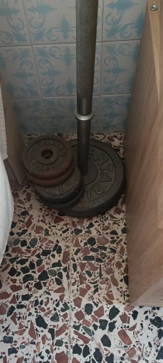 Banco de pesas, saco boxeo y bicicleta