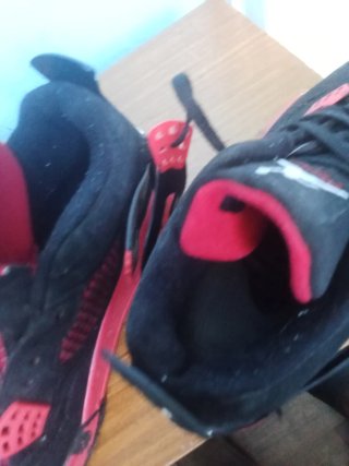 Jordan 4 Rosse e Nere