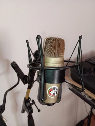 Micrófono Behringer C1 con soporte de araña