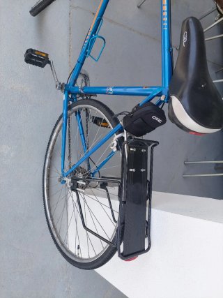 Bicicleta de paseo azul