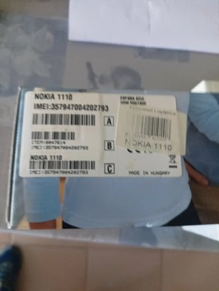 Teléfono Móvil Nokia Gris 1110 y uno LG