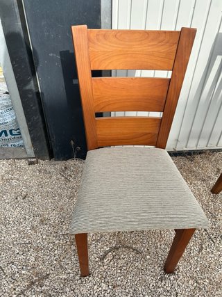 4 Sillas de madera color marrón y beige