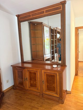 Consola de madera con espejo