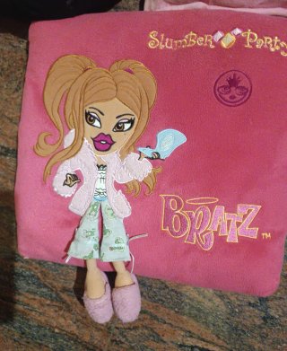 3 Cojines Infantiles: Minnie, Bratz y Muñeca