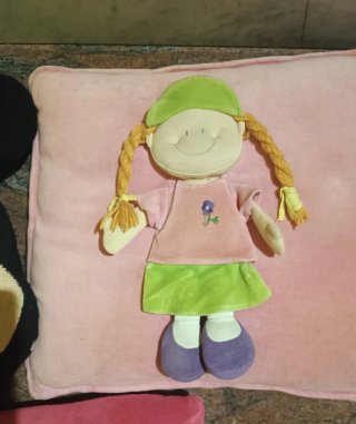 3 Cojines Infantiles: Minnie, Bratz y Muñeca
