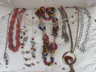 Lote de collares, varios colores