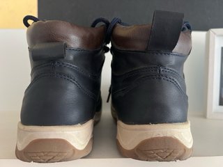 Bota niño azul marino