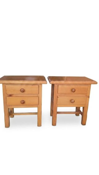 2 Mesitas de noche de madera