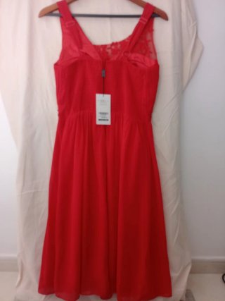 Vestido rojo largo con pedrería