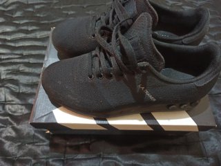 Deportivas Adidas Negras y Blancas nuevas