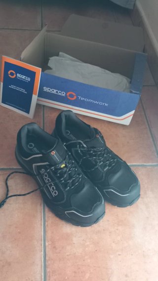 Zapatos de seguridad Sparco.