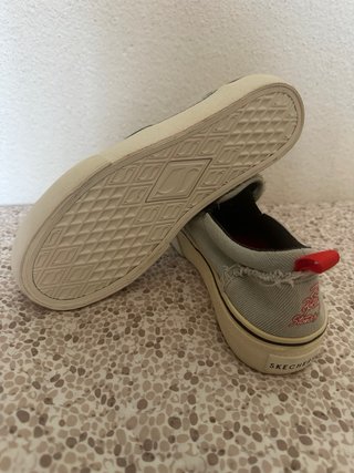 Zapatillas Rolling Stones grises y rojas