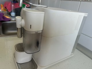 Cafetera Nespresso Lattissima One Blanca