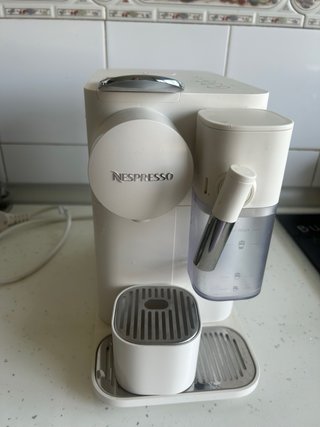 Cafetera Nespresso Lattissima One Blanca