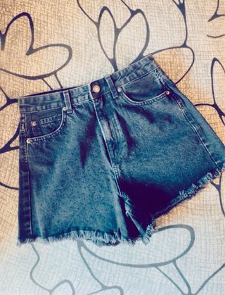 Shorts vaqueros Stradivarius negros con pedrería