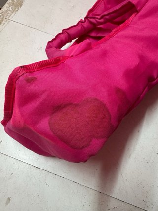 Carrito de muñecas rosa con estampado floral