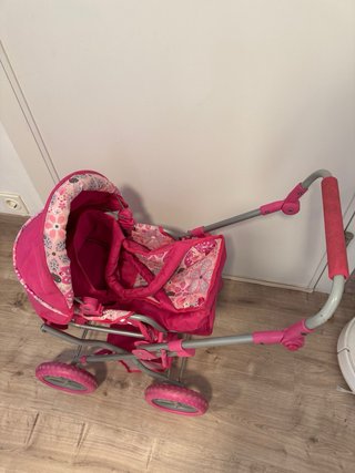 Carrito de muñecas rosa con estampado floral