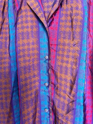 Blusa estampada morada azul y rosa